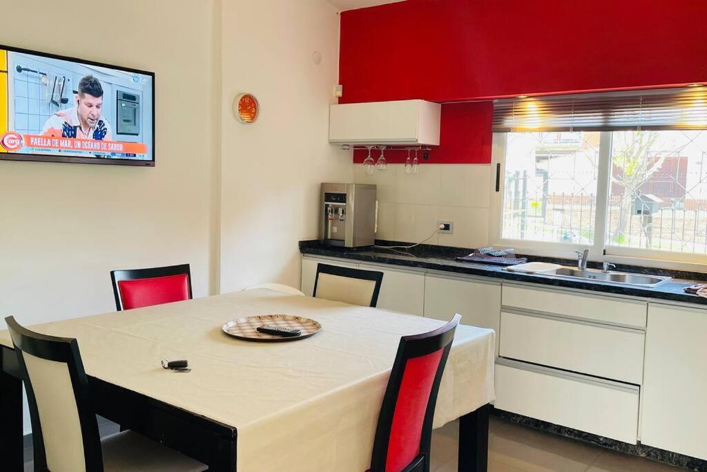 Excelente Casa C/ Pileta Cerca Del Centro Сasa de vacaciones